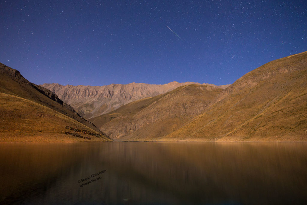 A Meteor at Night of Tar Lake, Tehran